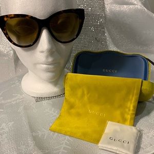 Gucci Sunglasses GG460S Cat Eye